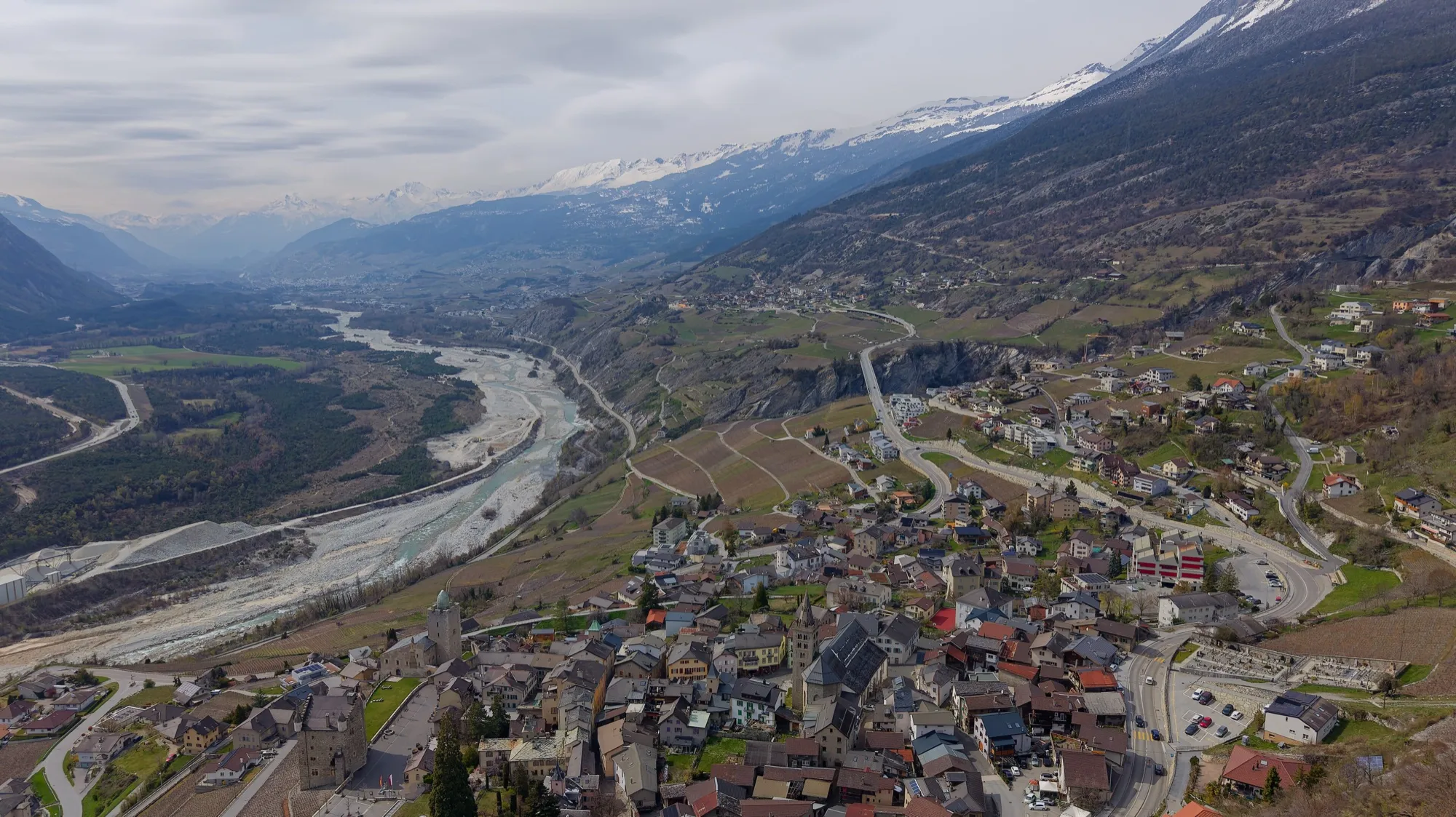 Blick von Leuk über das Rhonetal Richtung Unterwallis